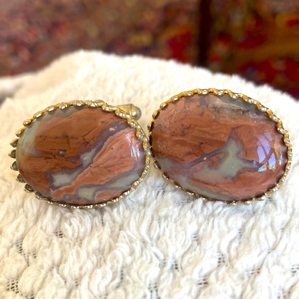 Oval genuine agate cufflinks. Smooth and heavy stones. No flaws.
